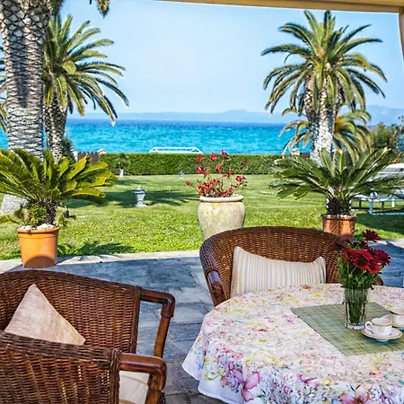 Luxurious Seafront In Villa
